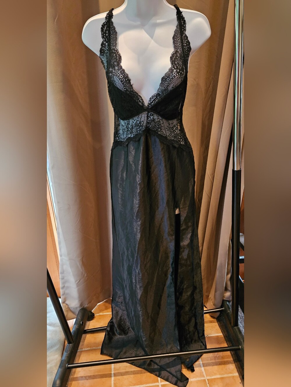 NWT Frederick's of Hollywood Rosalina Rose Black Lingerie w/ Matching Underwear